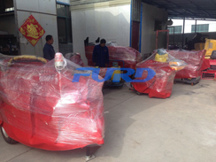福瑞得機(jī)械座駕壓路機(jī)、大容量灌縫機(jī)，小型灌縫機(jī)包裝完畢準(zhǔn)備發(fā)貨